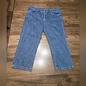 Jones New York Sport Stretch Capri Jeans Size 12 Medium Wash Denim